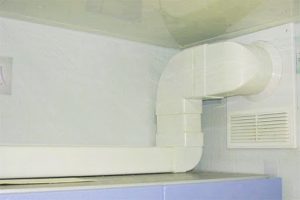 Установка воздуховода для кухонной вытяжки в Евпатории