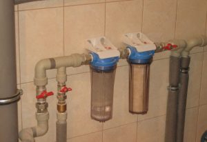 Установка проточного фильтра для воды в Евпатории